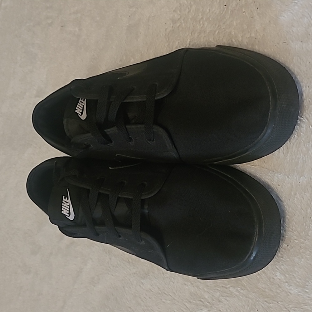 Nike Classic Black Sneakers
